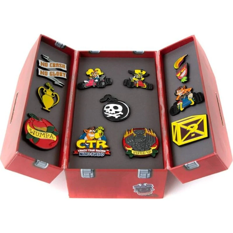 Numskull Crash Team Racing Nitro-Fueled Værktøjskasse med 11 Pin-Badges