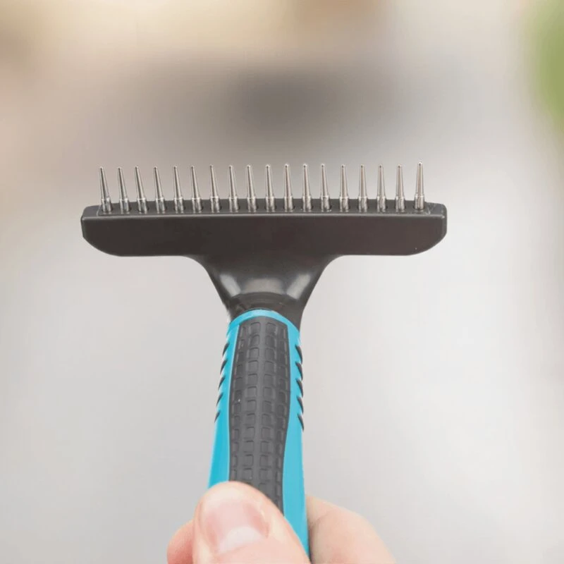 Trixie hundekam til kort hår, 1,5 cm roterende tænder, blå/sort