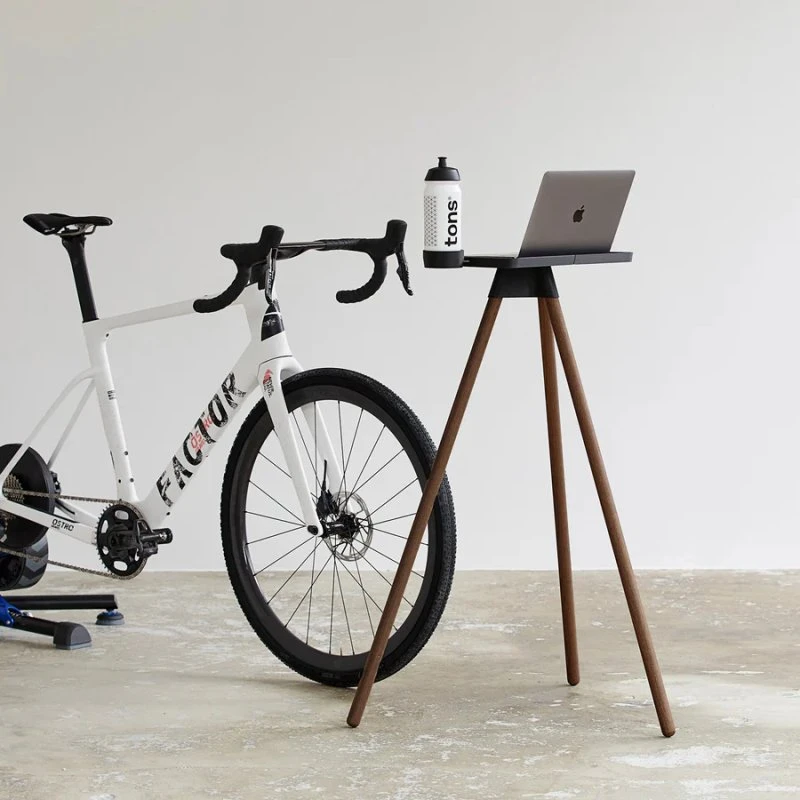 Tons Laptop Race Table med holder kit, smoked oak