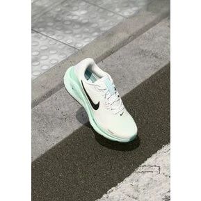 Nike Structure 26 Dame - White/Black-Barely Green