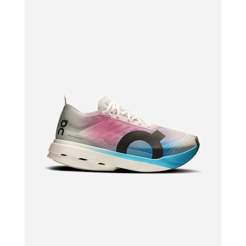 On Cloudboom Strike 2025 Herre White/Horizon