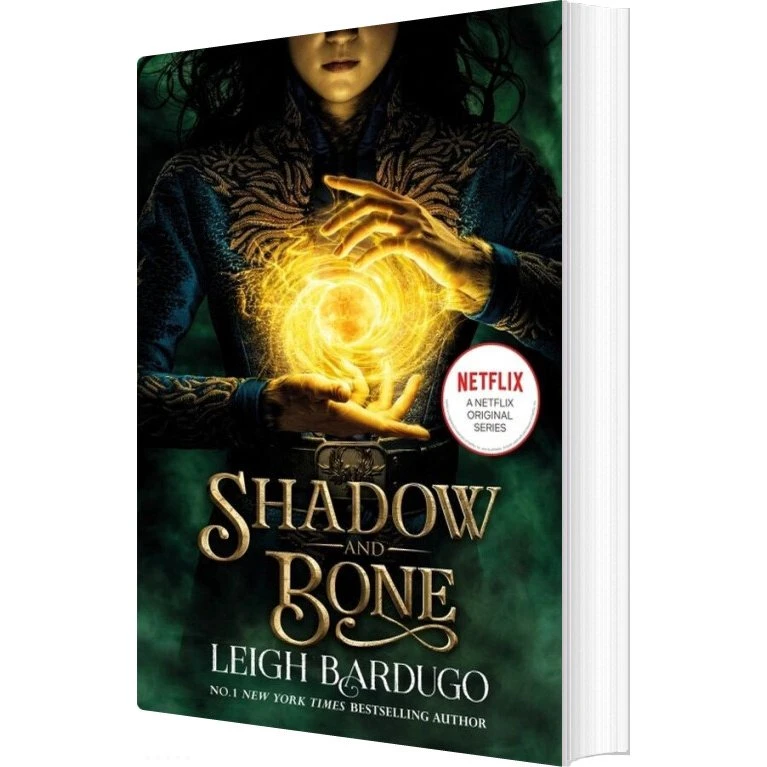 Shadow and Bone - Leigh Bardugo - Engelsk bog