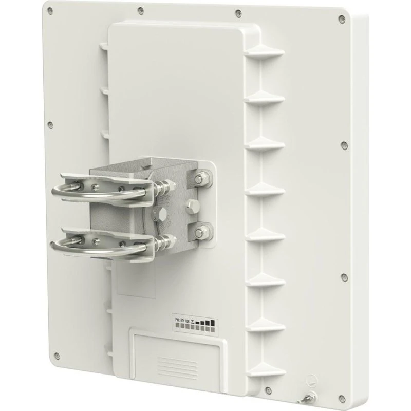 MikroTik QRT 5 PoE 5 GHz hvid udendørs router med 24dBi antenne