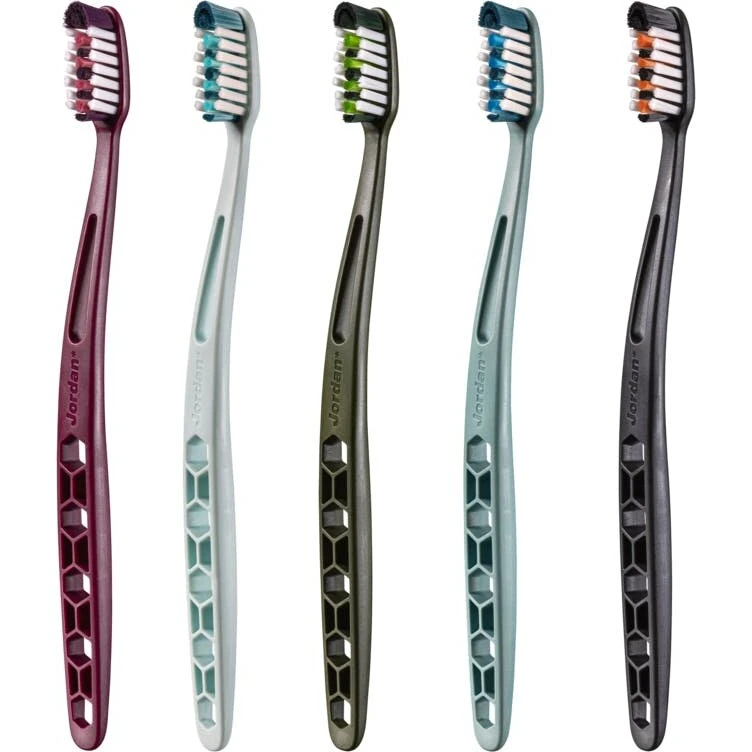 Jordan Ultralite Medium tandbørste (assorterede farver)