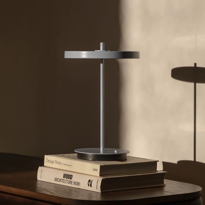 UMAGE Asteria Move LED-batteridrevet bordlampe, lyseblå, 31 cm
