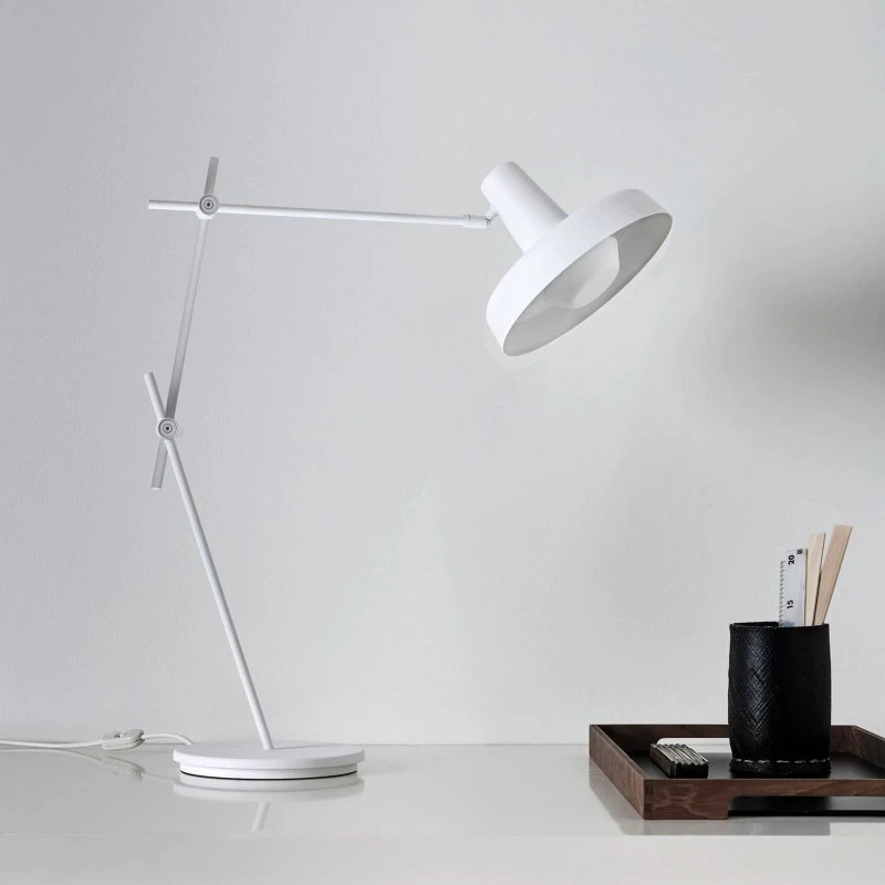 Grupa Arigato Bordlampe Hvid