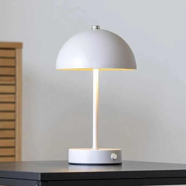 House Nordic Holt Genopladelig Bordlampe - Sandfarvet Metal