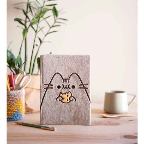 Pusheen Foodie Collection - A5 Plush Notebook med broderet design