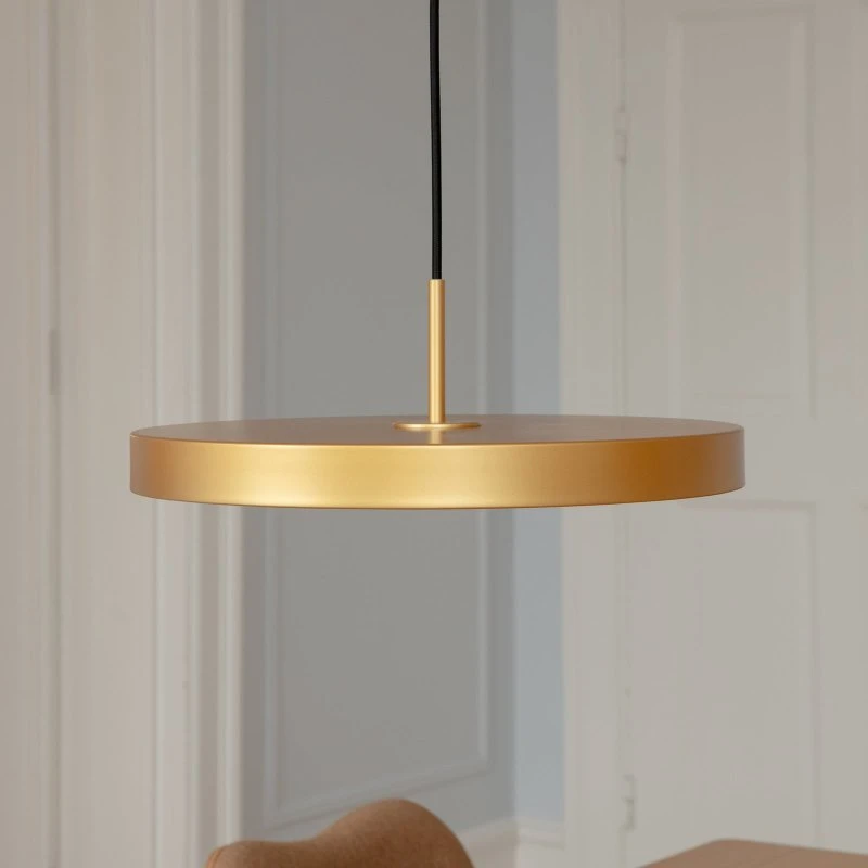 UMAGE Asteria Medium LED-hængelampe, Messing, Ø 43 cm