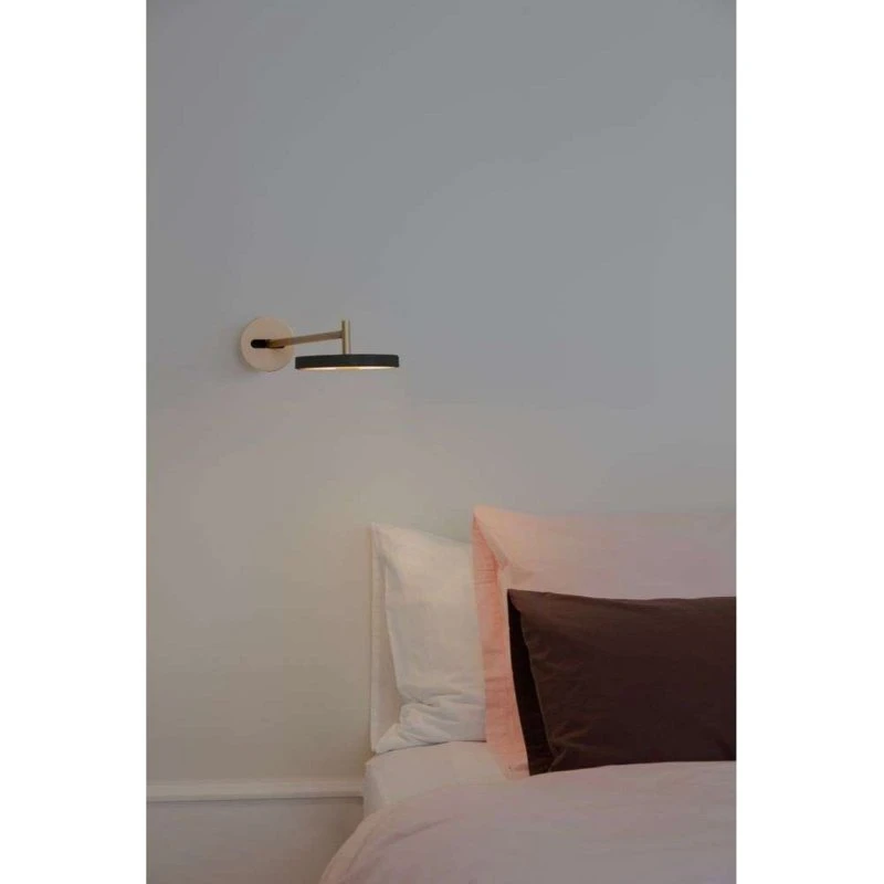 UMAGE Asteria Long LED-væglampe - Sort/Messing