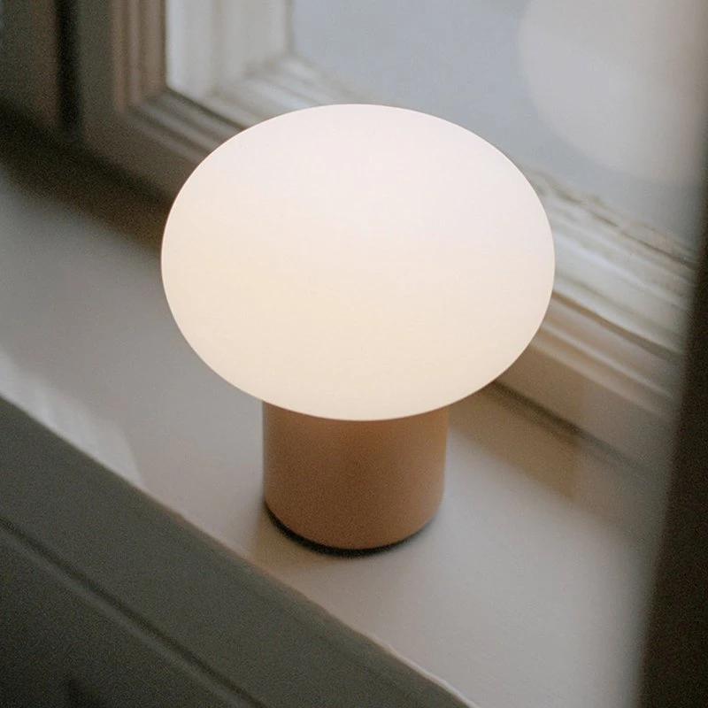 New Works Karl-Johan Portable Bordlampe IP65 - Ochre Yellow