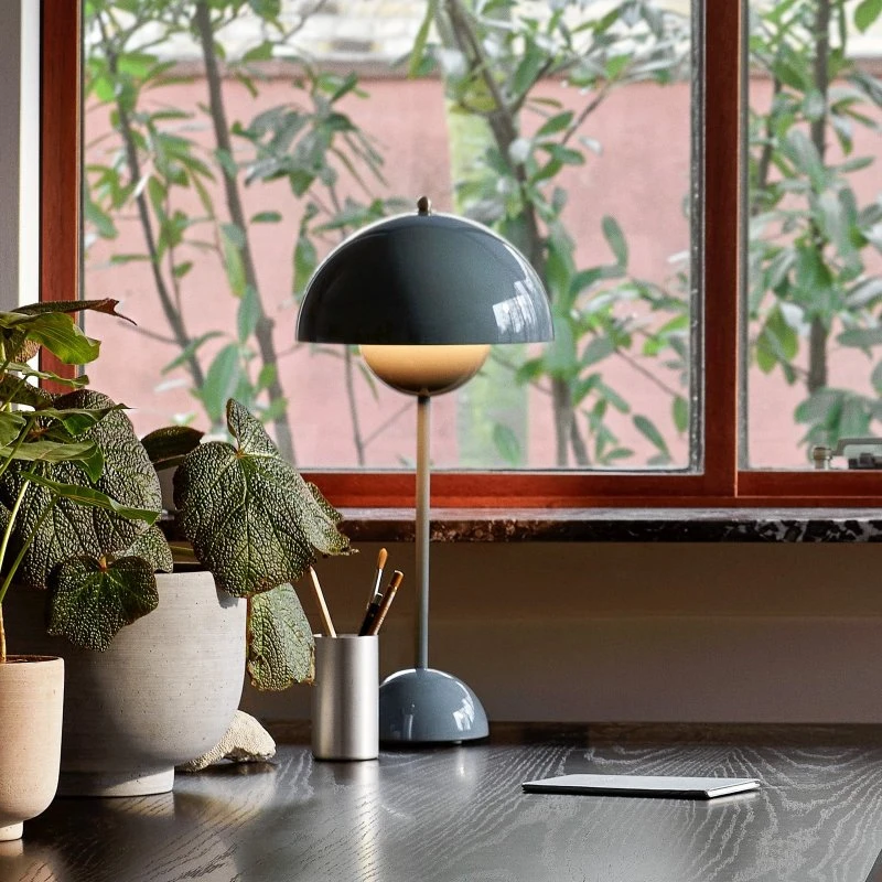 &Tradition Flowerpot VP3 Bordlampe, Stenblå, 50 cm