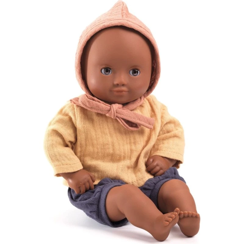 Djeco Pomea Mimosa dukke 32 cm – blød krop, mørke øjne